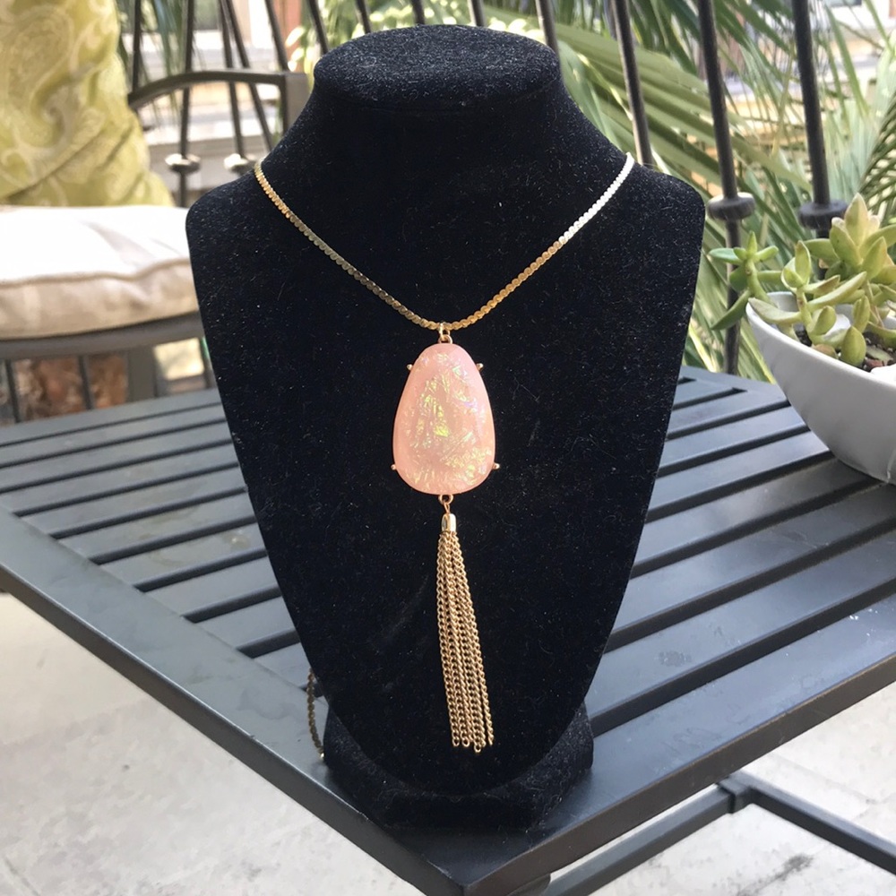 📍Iridescent Pink Pendant Necklace